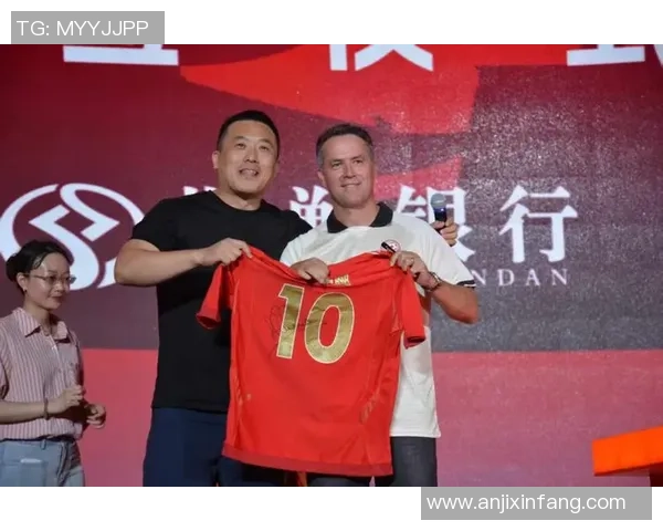 足球球星穿欧文球衣重返赛场展现传奇风采