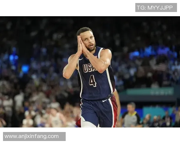 黑色五星光辉闪耀足球场，聚焦世界级球星的传奇故事与荣耀时刻